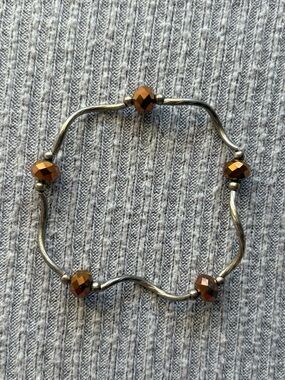 Vintage silver tone twirly & shiny orangish brown beaded stretch bracelet